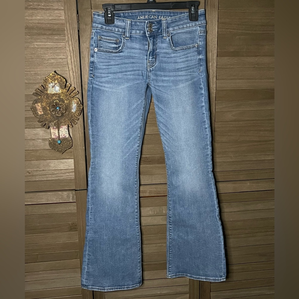 American Eagle. Artist Flare. Size 4 short.